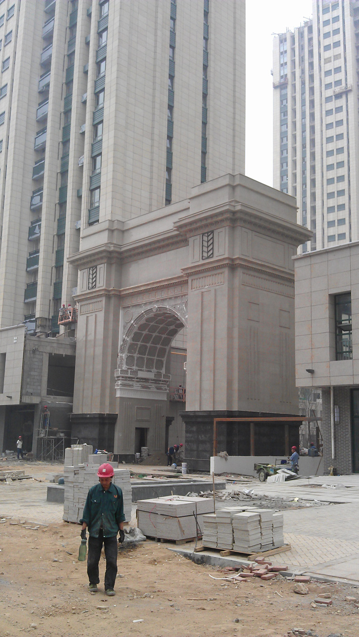 不銹鋼雕塑的保養(yǎng)應(yīng)該注意哪些？