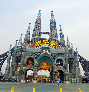 鑄銅雕塑與玻璃鋼雕塑有什么不一樣？